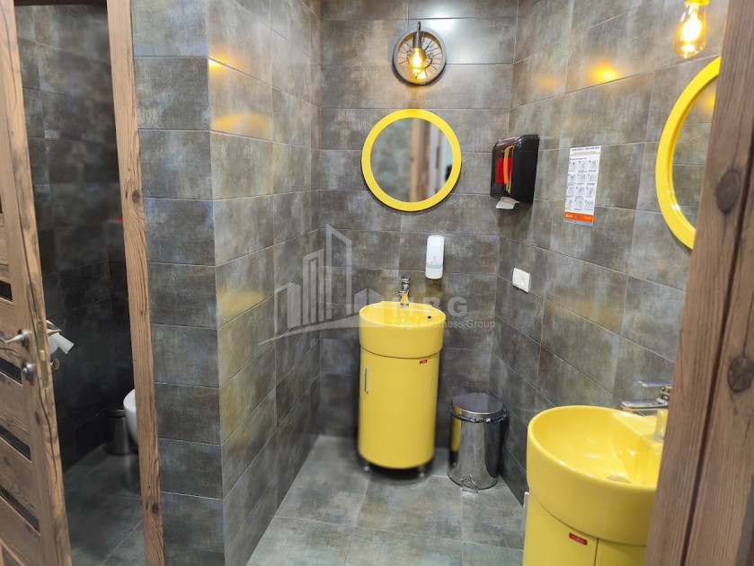 იყიდება კომერციული ფართი ი. ჭავჭავაძის გამზირი ვაკე ვაკის რაიონი თბილისი