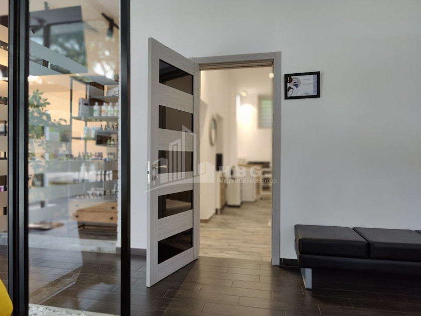 იყიდება კომერციული ფართი ი. ჭავჭავაძის გამზირი ვაკე ვაკის რაიონი თბილისი