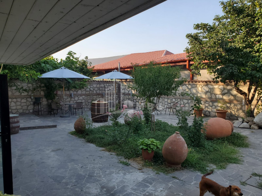 იყიდება კომერციული ფართი სიღნაღი კახეთი